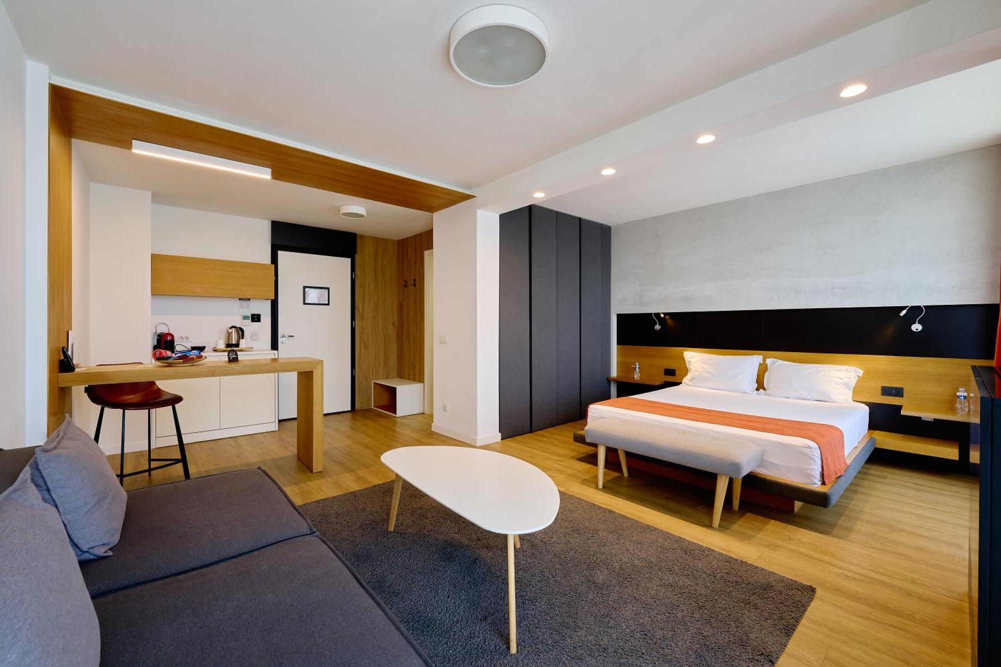 Adella Boutique Hotel - Free Secured Parking — Photos 3